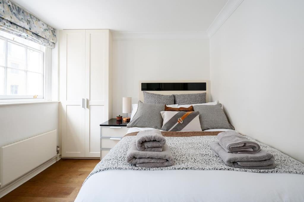 Vilă Spacious, Bright & Cosy ~ Ideal Victoria Location! Londra