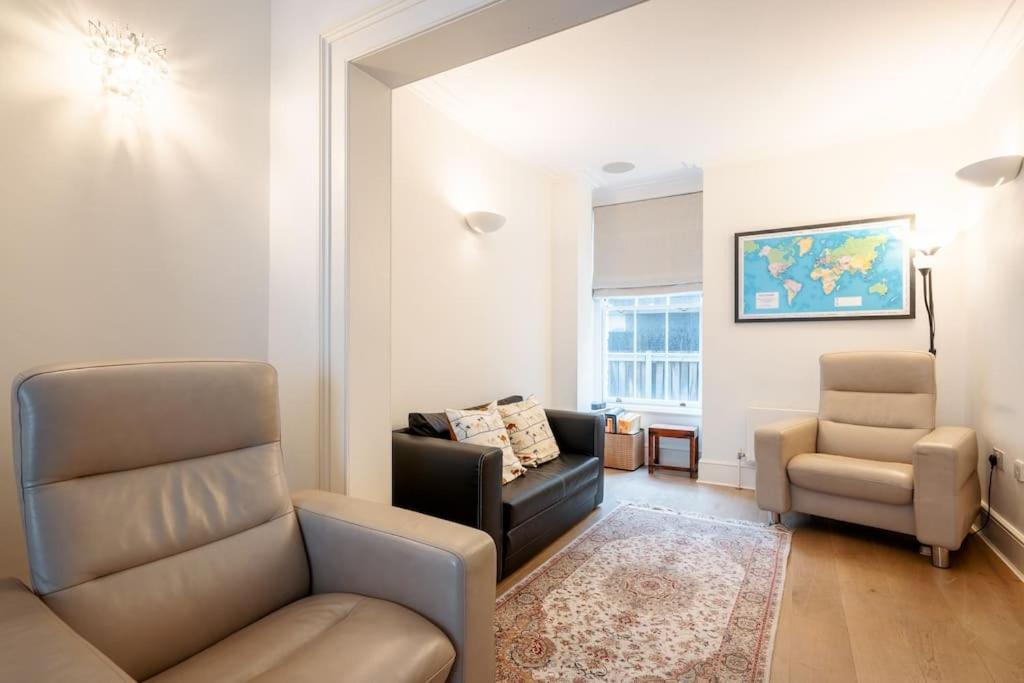 Spacious, Bright & Cosy ~ Ideal Victoria Location! * Londra